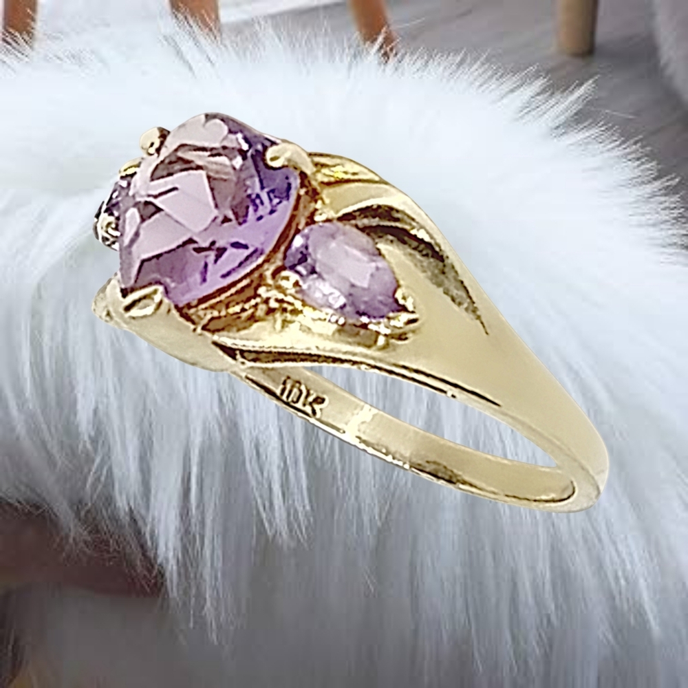 10k Solid Yellow Gold Heart Cut Amethyst Ring Size 6.5 3gr